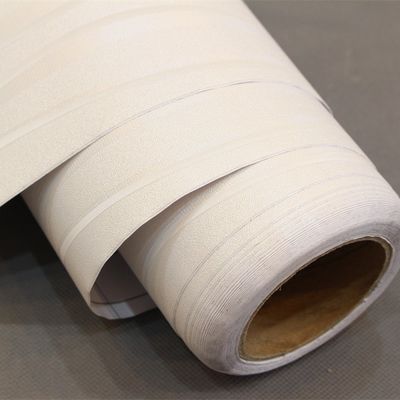 Rivestimento per pareti autoadesivo personalizzabile per un'installazione rapida e senza problemi