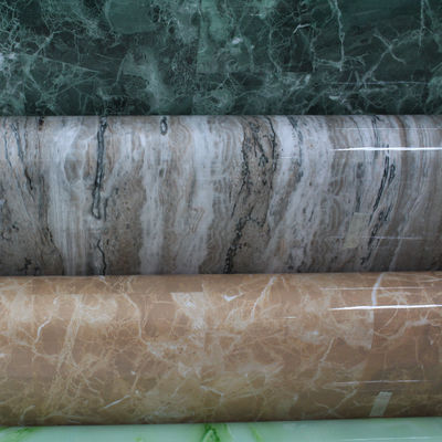 Pannello decorativo in PVC ad alta superficie lucida per armadietti da cucina, fabbricato utilizzando il processo di pressatura a membrana a vuoto.
